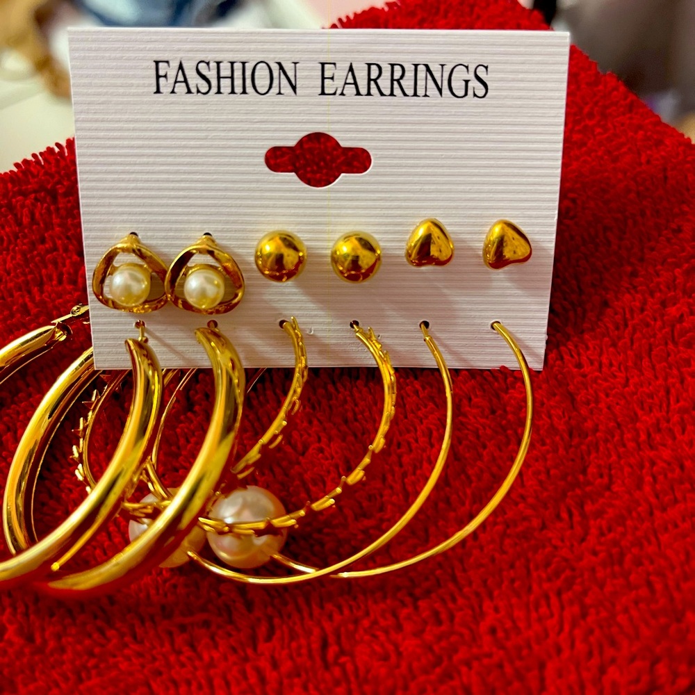 Elegant Gold and Pearl Earring Set
